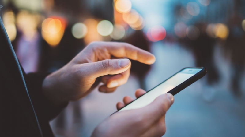 Эксперт рассказал, почему нельзя покупать смартфоны "с рук"