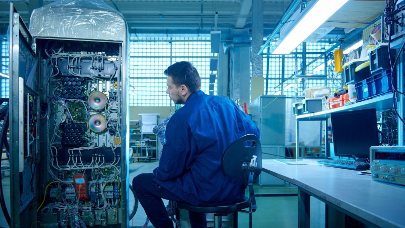 Ликсутов: более половины отечественных лифтов выпускается в столице