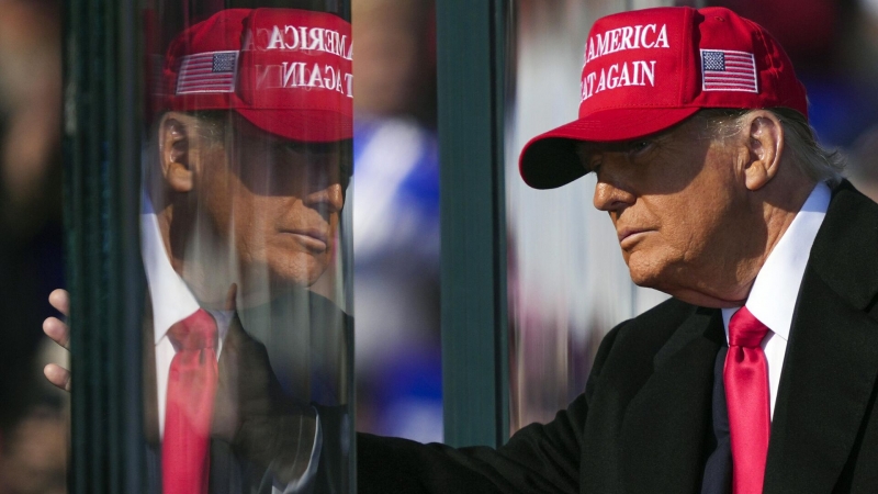 "Они делят мир". "Мафия" Трампа грозит секретным оружием главному союзнику