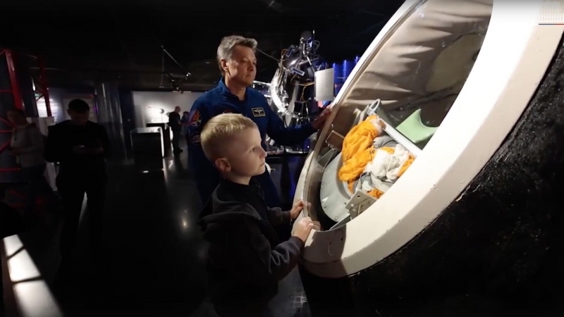 Министр труда исполнил мечту мальчика из Мелитополя о встрече с космонавтом