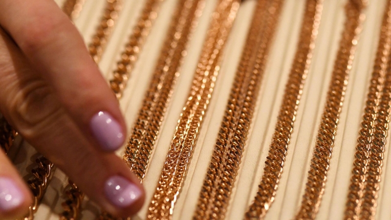 В России начали продавать "доллары" с Трампом, превращающимся в Путина