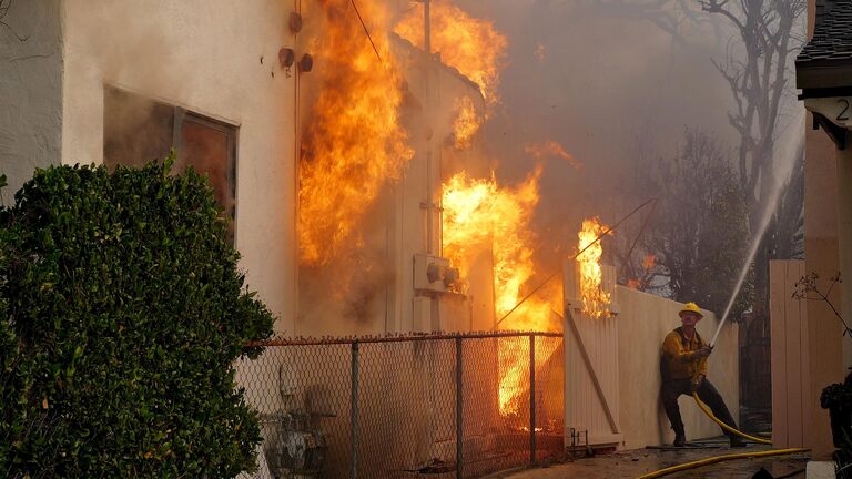 Появились новые спутниковые снимки масштабных пожаров в Лос-Анджелесе