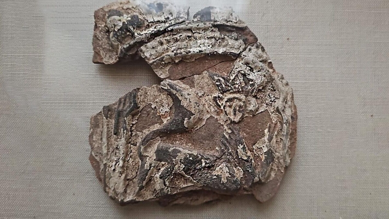 Археологи нашли в Москве фрагмент книжной застежки XVIII–XIX веков