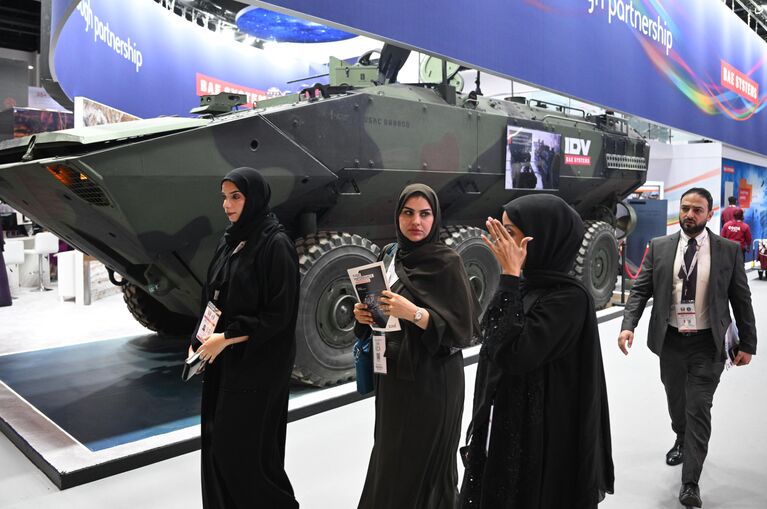 Мощь 65 армий мира под одной крышей: первый день оружейной выставки IDEX