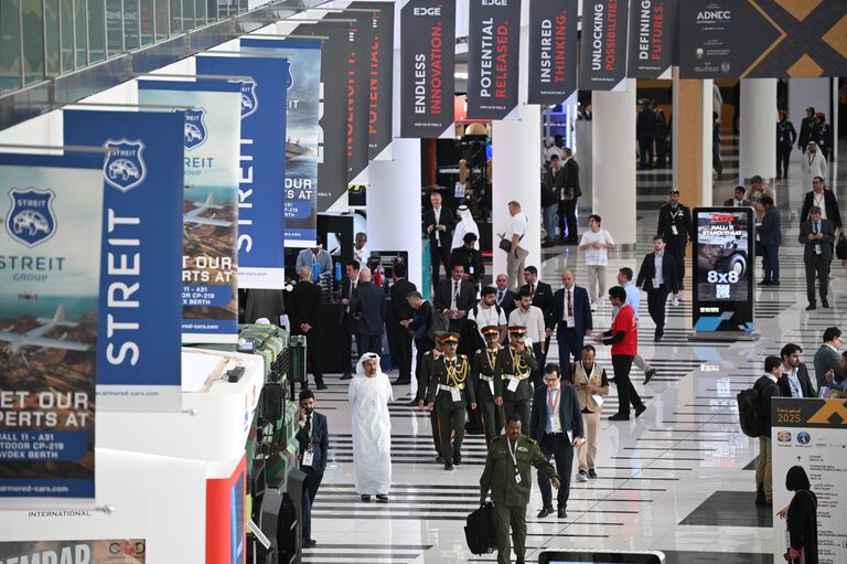 Мощь 65 армий мира под одной крышей: первый день оружейной выставки IDEX
