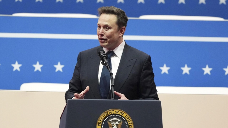 Маск призвал закрыть "Радио Свобода"* и "Голос Америки"**