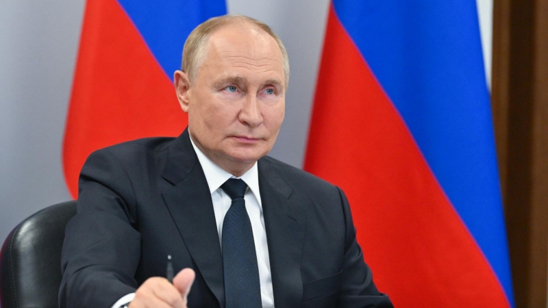 Путин пообещал продолжить создание условий для реализации молодых ученых