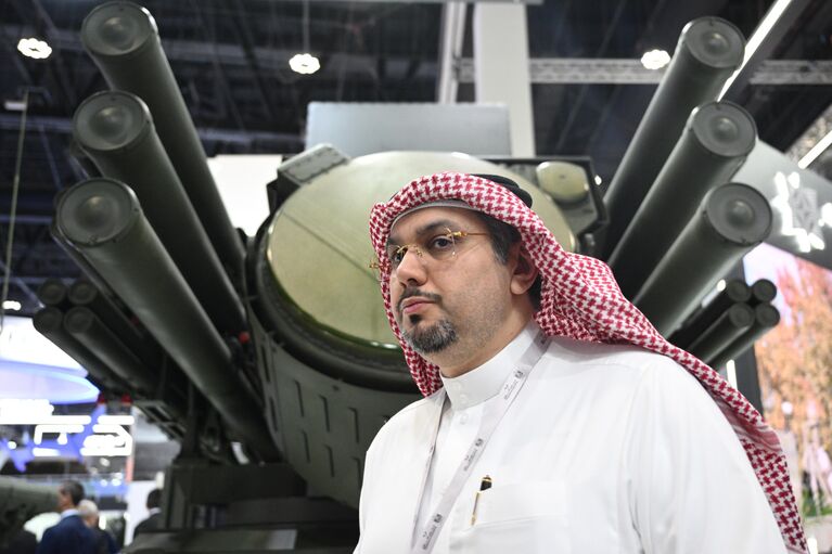 Мощь 65 армий мира под одной крышей: первый день оружейной выставки IDEX