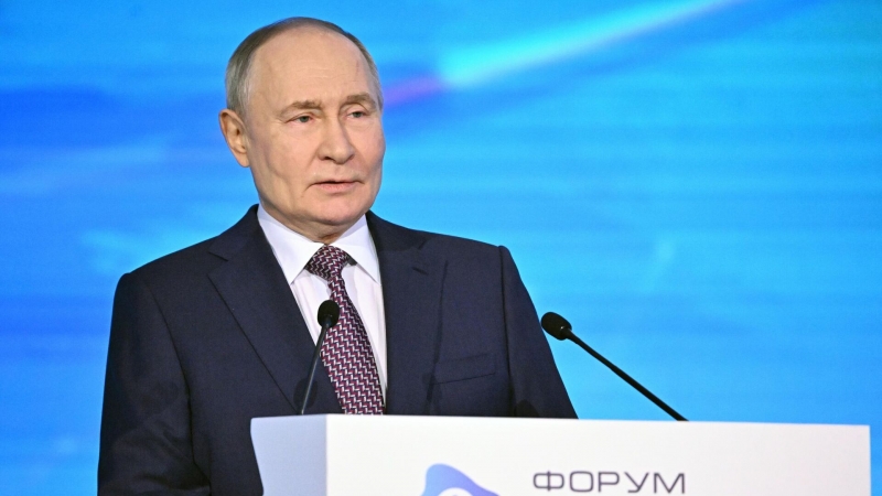 Путин обсудил с учеными возможность полета живой клетки на Марс