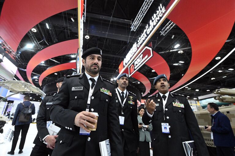 Мощь 65 армий мира под одной крышей: первый день оружейной выставки IDEX