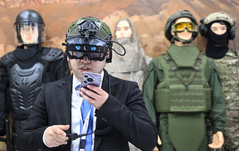 Мощь 65 армий мира под одной крышей: первый день оружейной выставки IDEX