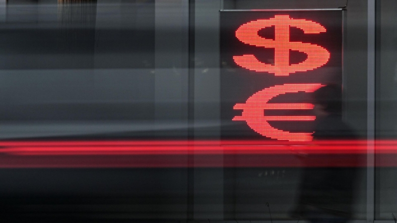 Банки предупредили о возможных сложностях с покупкой новых долларов