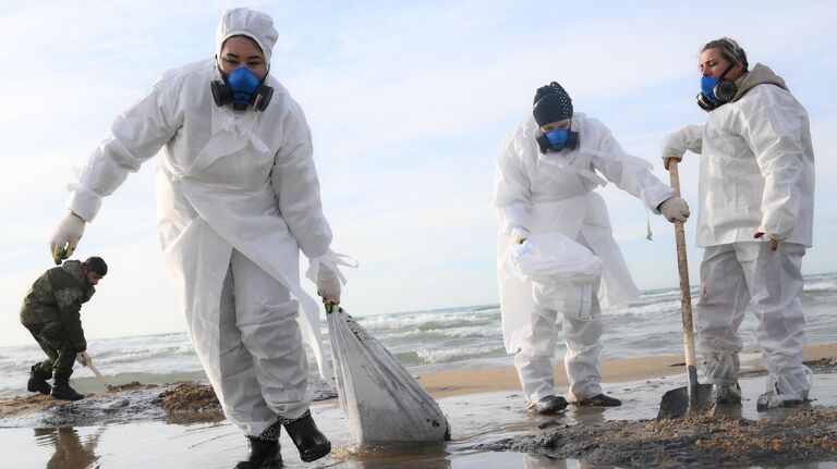 Разлив мазута в Анапе. Какие решения предлагают российские ученые