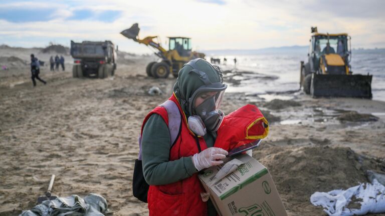 Разлив мазута в Анапе. Какие решения предлагают российские ученые