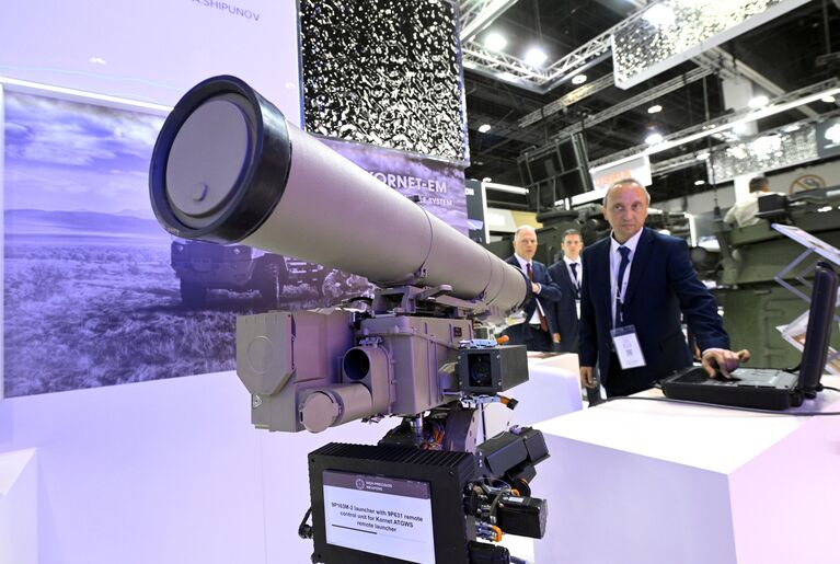 Мощь 65 армий мира под одной крышей: первый день оружейной выставки IDEX