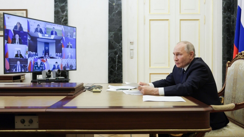 Путин поздравил специалистов с наступающим Днем российской науки