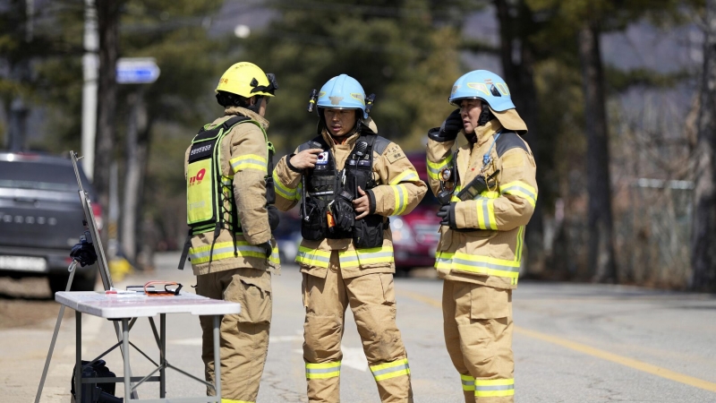 Число пострадавших при сбросе бомбы на дома в Южной Корее достигло 15