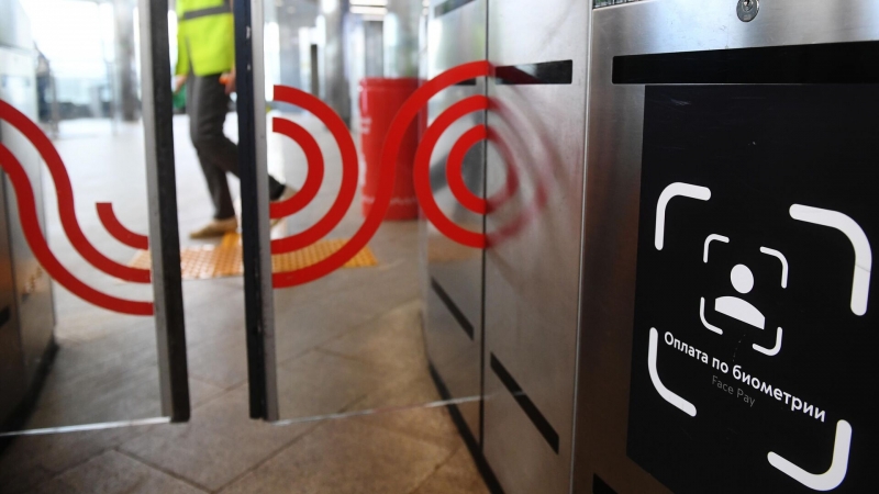 В Петербургском метро запустили оплату проезда по биометрии