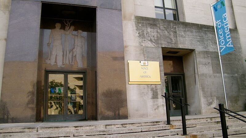 Сотрудников "Голоса Америки"* отправляют в отпуска, сообщает ABC News