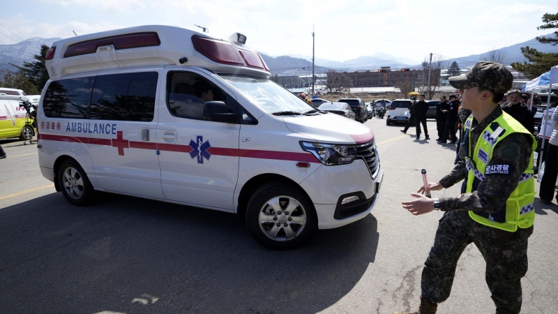 Число пострадавших при сбросе бомбы на дома в Южной Корее достигло 15
