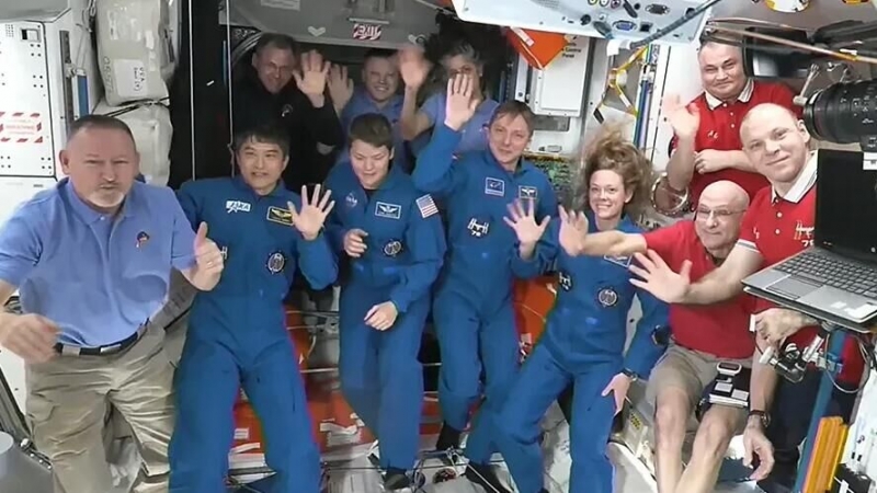 Байден "позорно" забыл о застрявших на МКС астронавтах, заявил Трамп