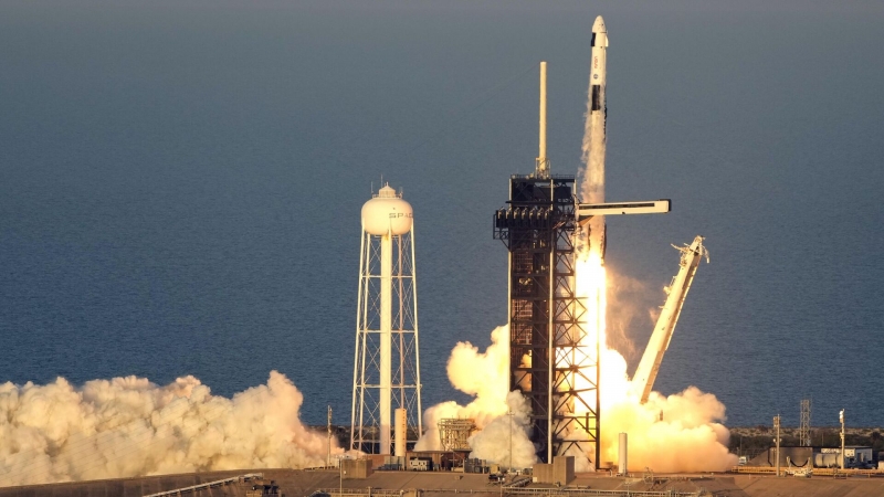 Crew Dragon отправился в первый орбитальный полет над полюсами