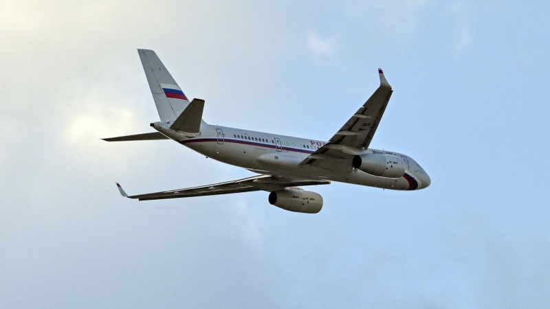 Благодатный огонь доставят в Москву на самолете "Роскосмоса"