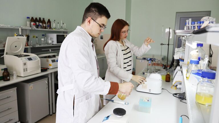 "Съедает" яды. Найдена бактерия, разлагающая фенол