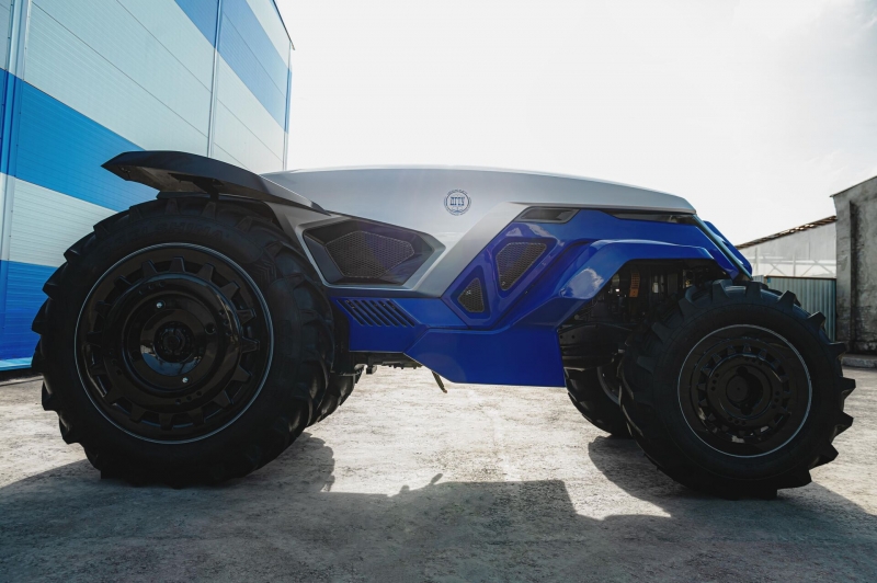 Один в поле воин. На Дону испытали гибридный робот-трактор