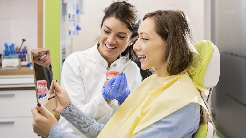 Ученые разработали пленку для зубов "стоп кариес"