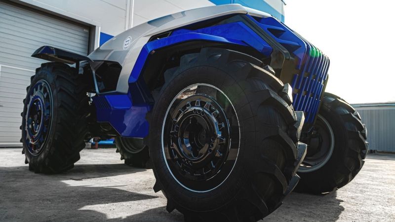 Один в поле воин. На Дону испытали гибридный робот-трактор