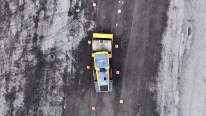 АО "ГЛОНАСС": первый беспилотный дорожный каток испытали в России