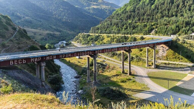 Сериал "Наука на Северном Кавказе" выйдет в эфир осенью 2025 года