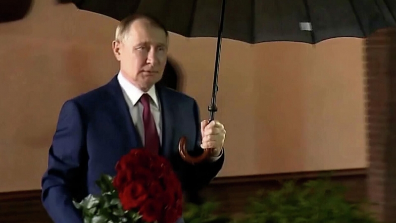 Путин посетил выставку в Сарове