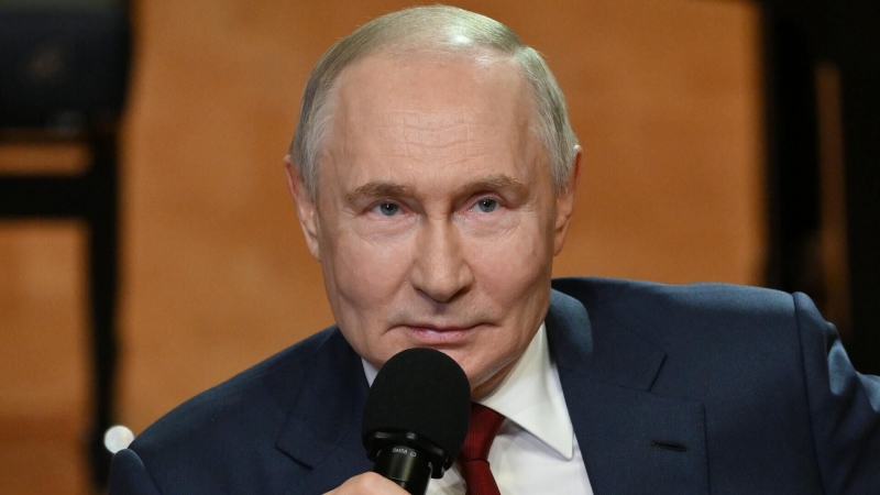 Путин посетил научно-технологический университет "Сириус"