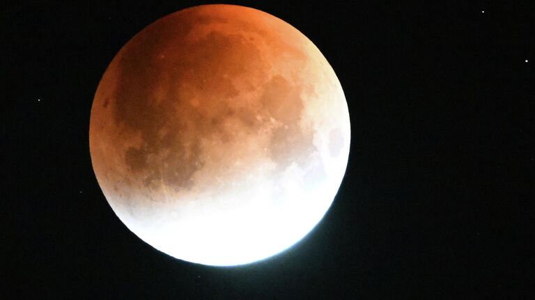 Полная сентябрьская Луна наблюдается из разных регионов России