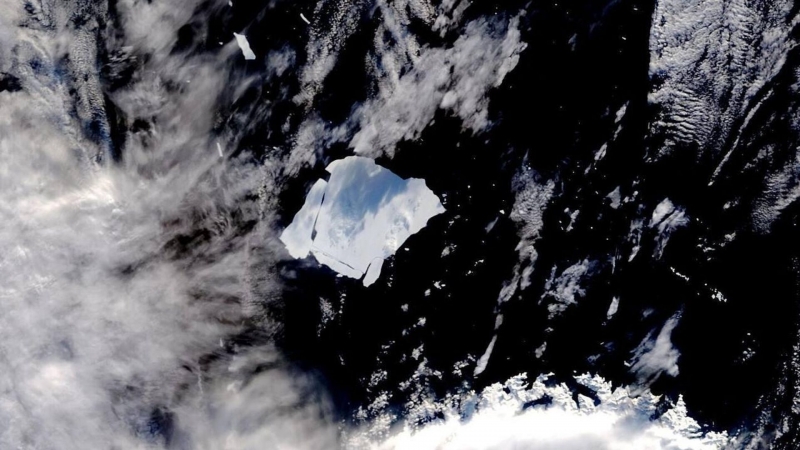 Крупнейший в мире айсберг за лето уменьшился на треть