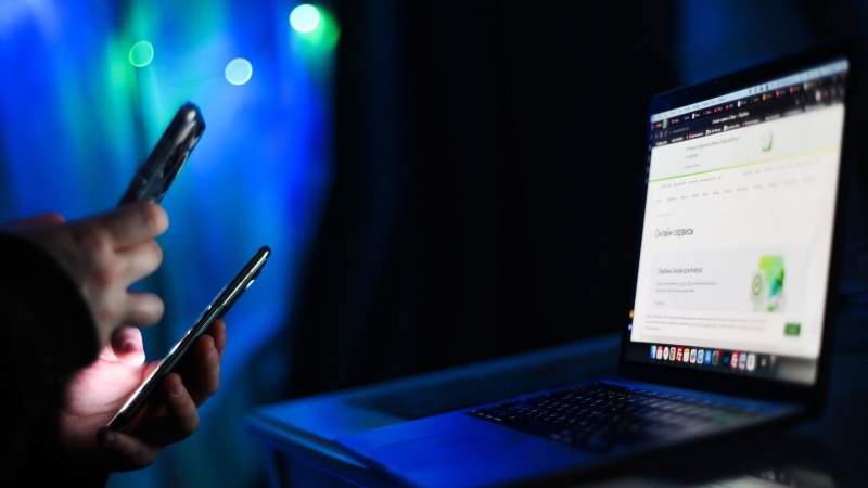 Мошенники используют студентов для программирования, рассказали в МВД