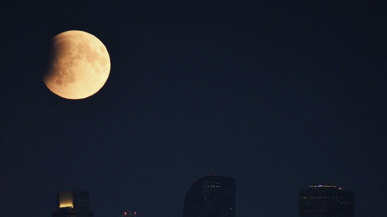 Полная сентябрьская Луна наблюдается из разных регионов России