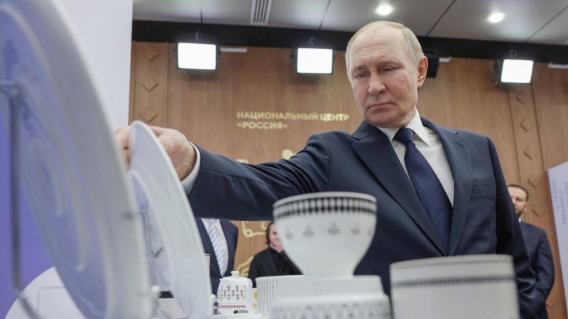 Путину рассказали об использовании роботов в ОПК