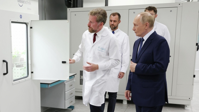 Глава РАН оценил исследования вакцины от рака в России