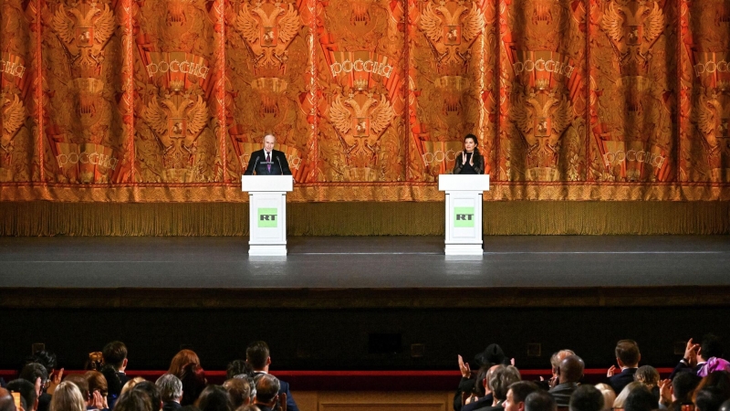 Путин требовал ФСБ отказаться от стиля работы "хватать и не пущать"