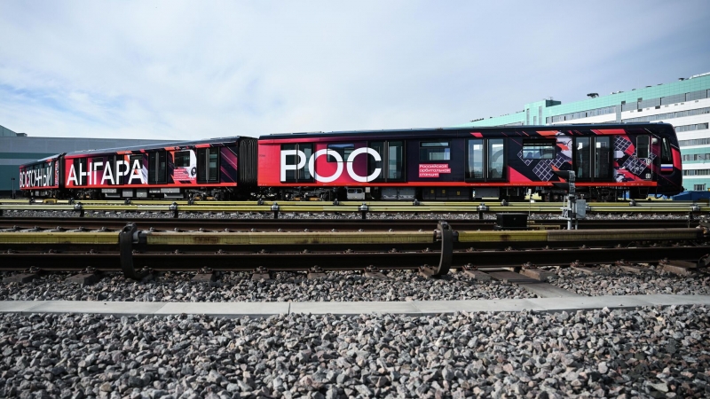 В Москве запустили тематический поезд, оформленный совместно с Роскосмосом