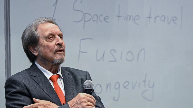 Роботы вытеснят людей с рабочих мест, считает Маск