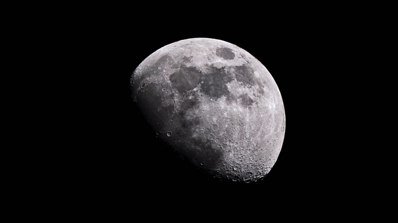 Эксперт прокомментировал видео с падением астероида на Луну