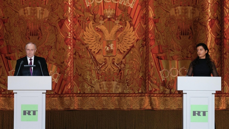 RT успешно отвечает на новые вызовы в сфере медиа, заявил Путин