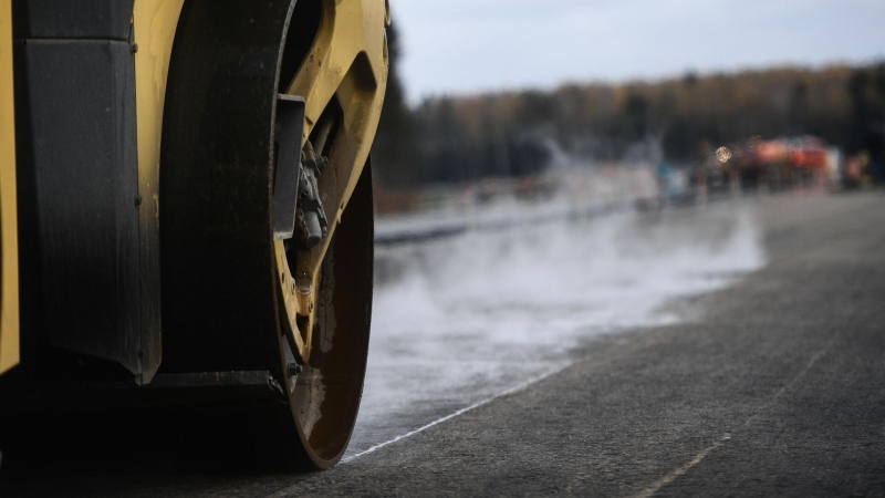 В Минводах впервые произвели беспилотную укладку асфальта