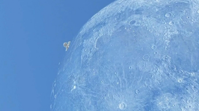 Ученым удалось запечатлеть черные дыры, вращающиеся друг вокруг друга