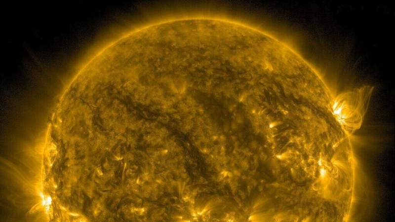 Российские ученые показали область "в дыму и пламени" на Солнце