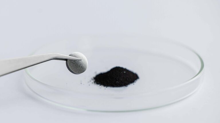 В Томске создали "космическую" керамику на открытом воздухе